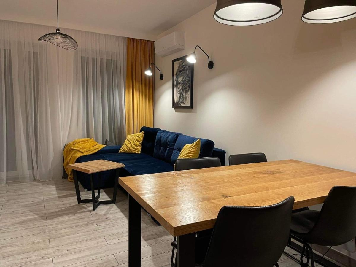 Livra Apartaments III โปเบียโรโว ภายนอก รูปภาพ